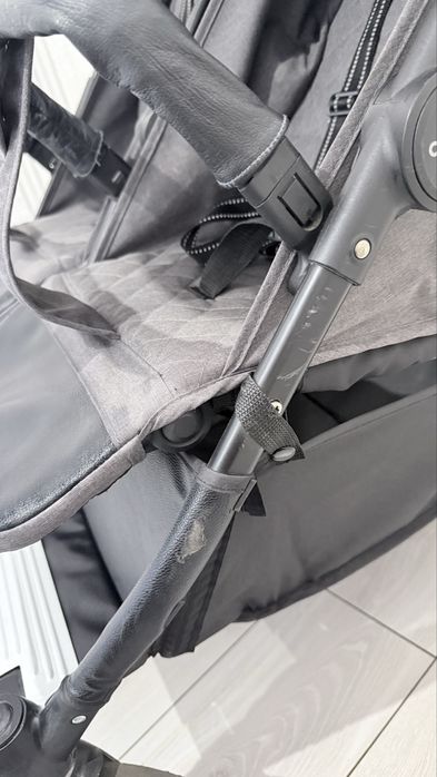 Коляска прогулянкова CARRELLO Connect для двійні