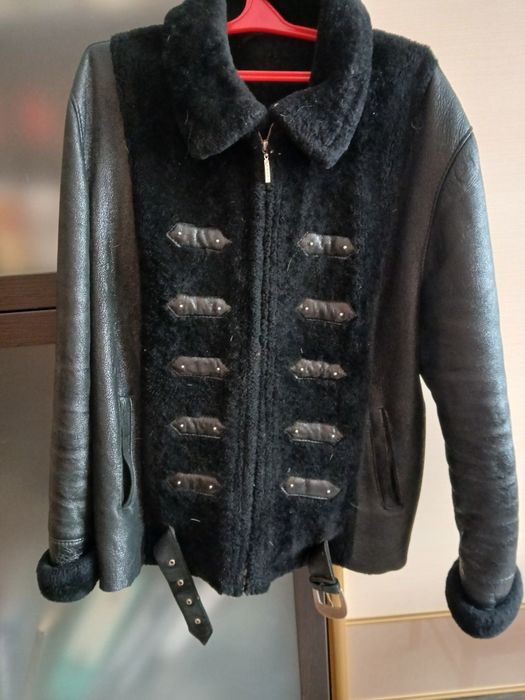 Куртка шкіряна на натуральній цегейці.