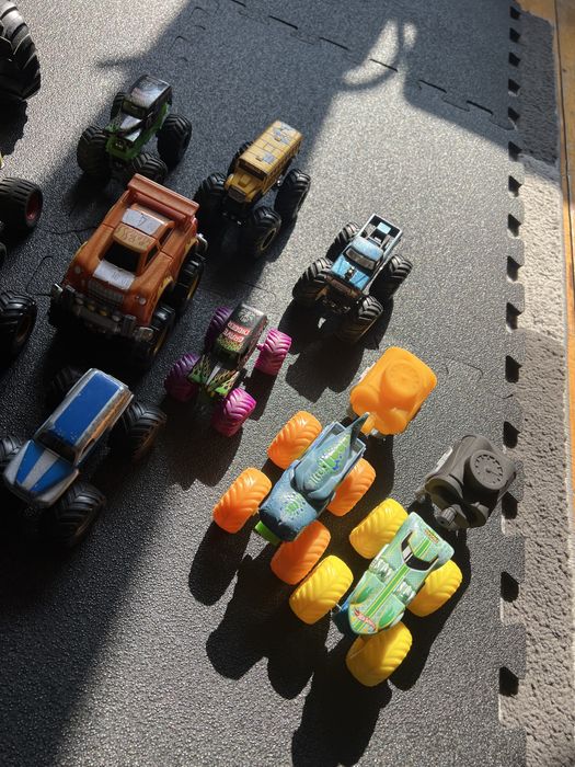 Hot Wheels Monster Truck 15 samochodów