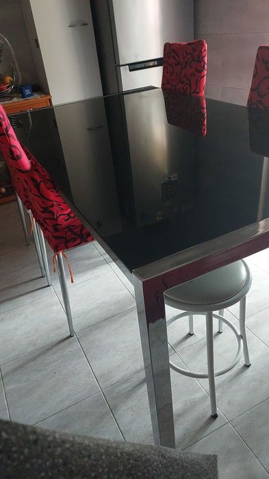 Mesa com cadeiras