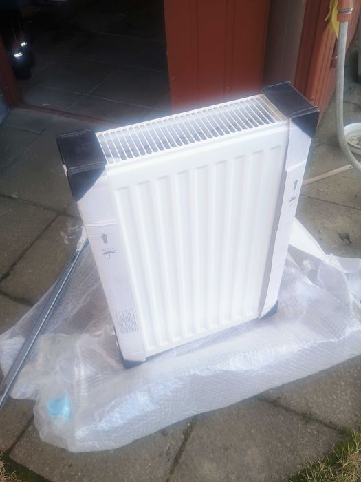 Grzejnik uniwersalny Invena 60x40x10