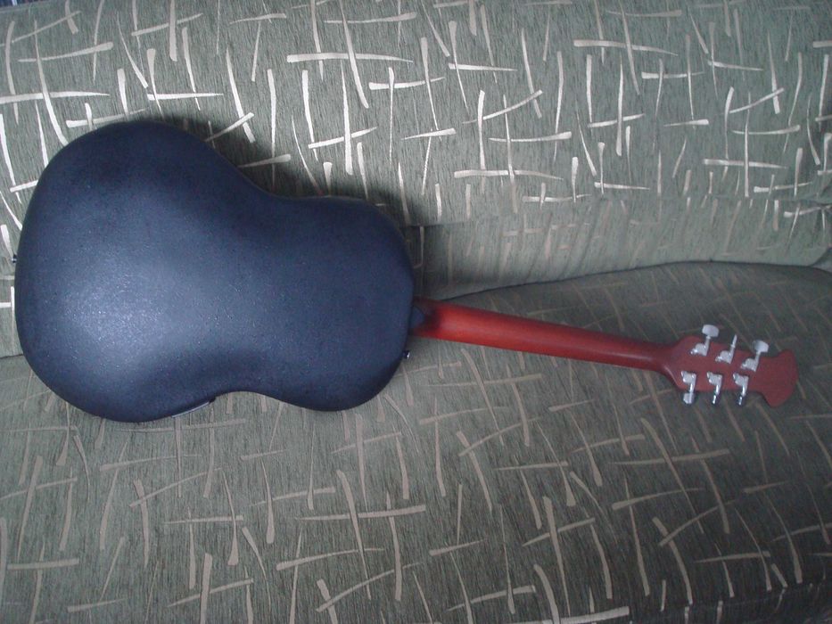 Продам электроакустическую гитару