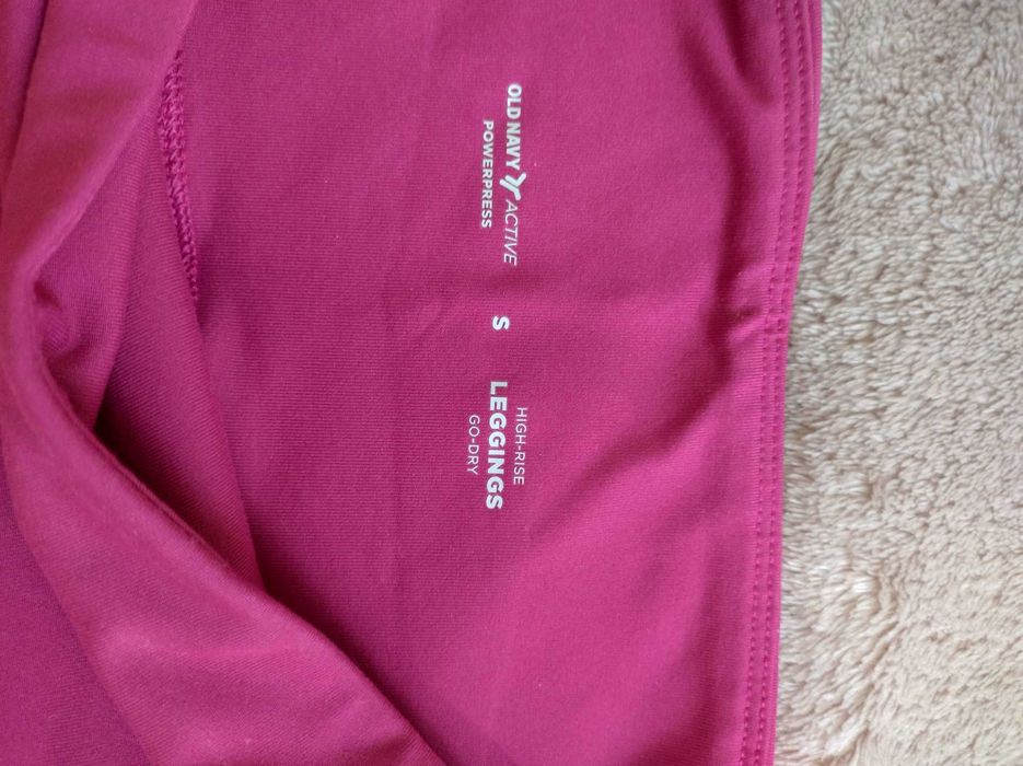 Нові жіночі вкорочені легінси фірми Old Navy р. S