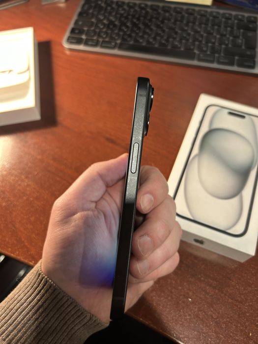 Продам Iphone 15