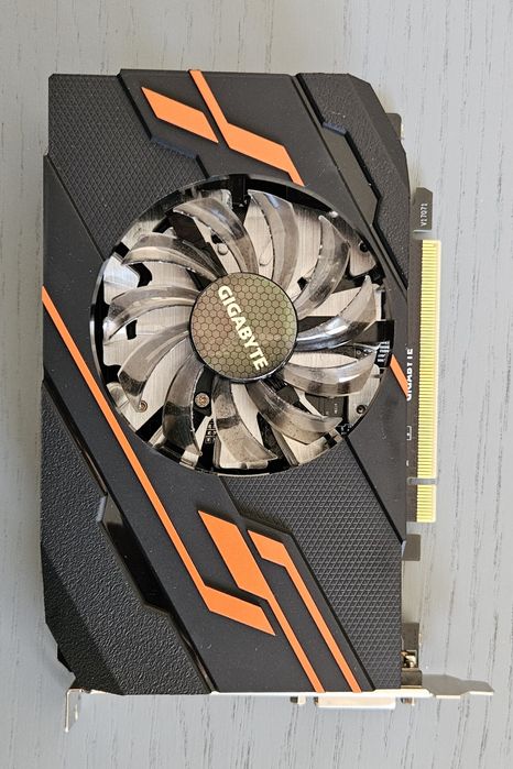 Placa gráfica é uma Gigabyte GeForce GT 1030 OC 2G