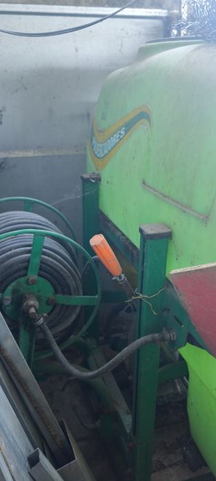 Pulverizador de 300 litros
