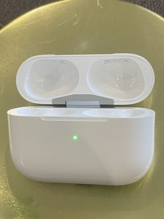 Продаю кейс AirPods pro 2 оригінал без навушників