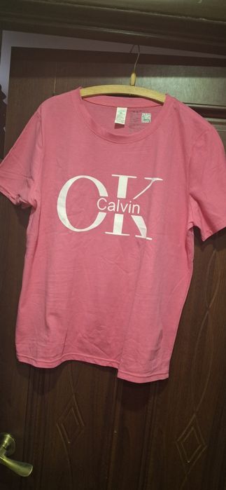 Продам  жіночу футболку .р XL.