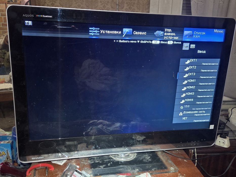 Телевизор Sharp LC-40LE814E тв приставка в подарок