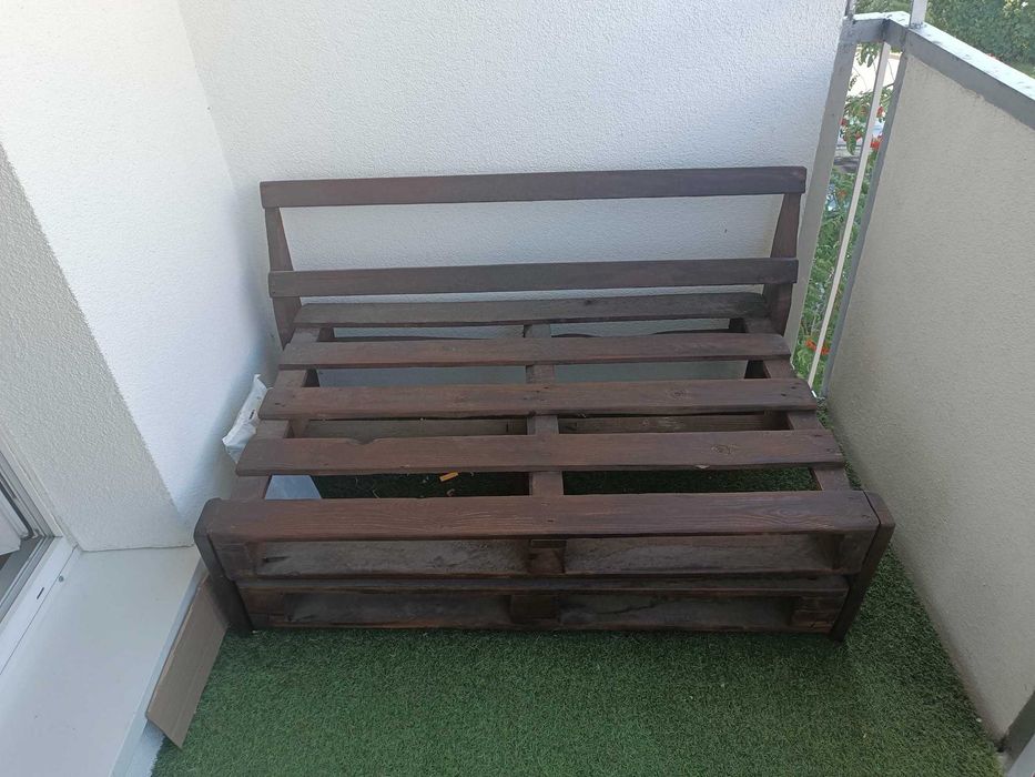 kanapa z palet na balkon