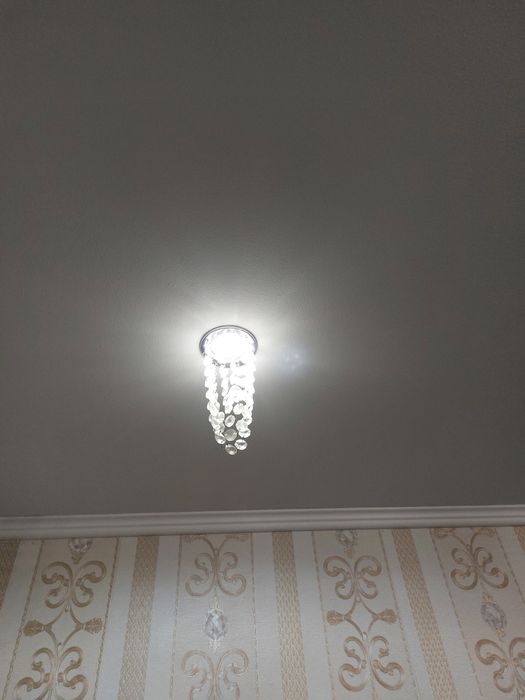 Oprawa halogenowa  ze szklanymi kryształkami