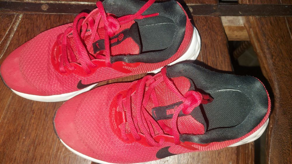 Nike revolution 6 vermelhas
36,5