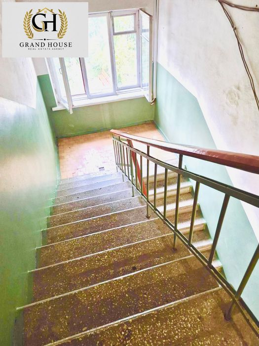 Продам елітну трикімнатну квартиру в центрі міста - 100 м².