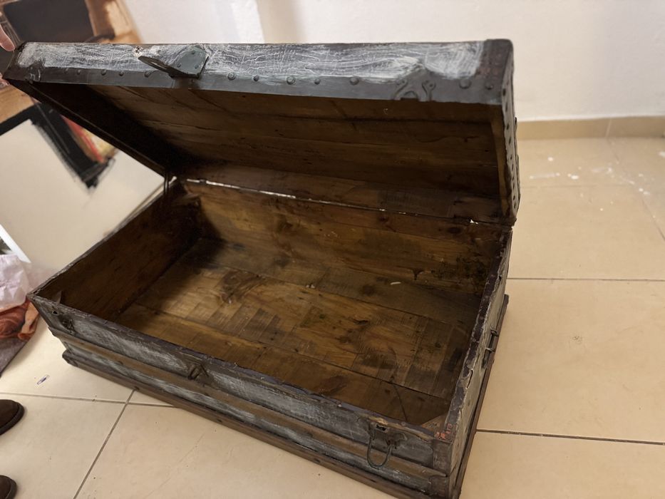 Mala Ju Ju Ju 87x 50x77 e  arca antiga 90x50x30