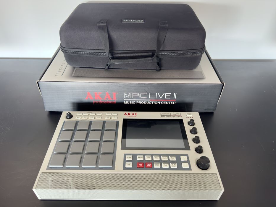 Stacja muzyczna Akai MPC Live 2 Retro Edition + travel case