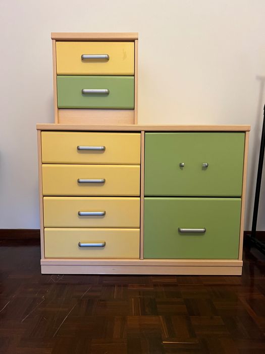 Cómoda e mesa de cabeceira