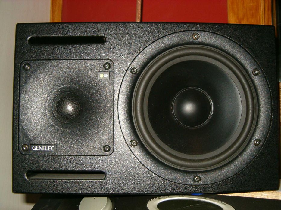 Par de monitores de estúdio Genelec 1030A
