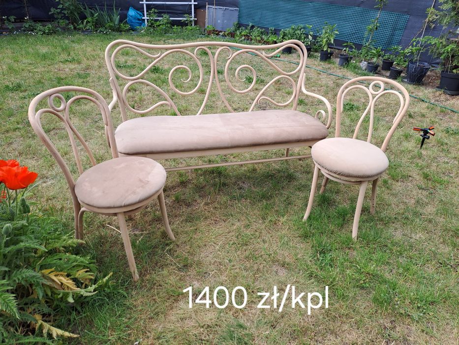 Sofa plus dwa krzesła