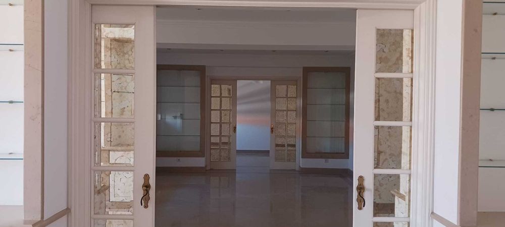 Apartamento de charme, T5 265m2 , Av Estados Unidos da América.