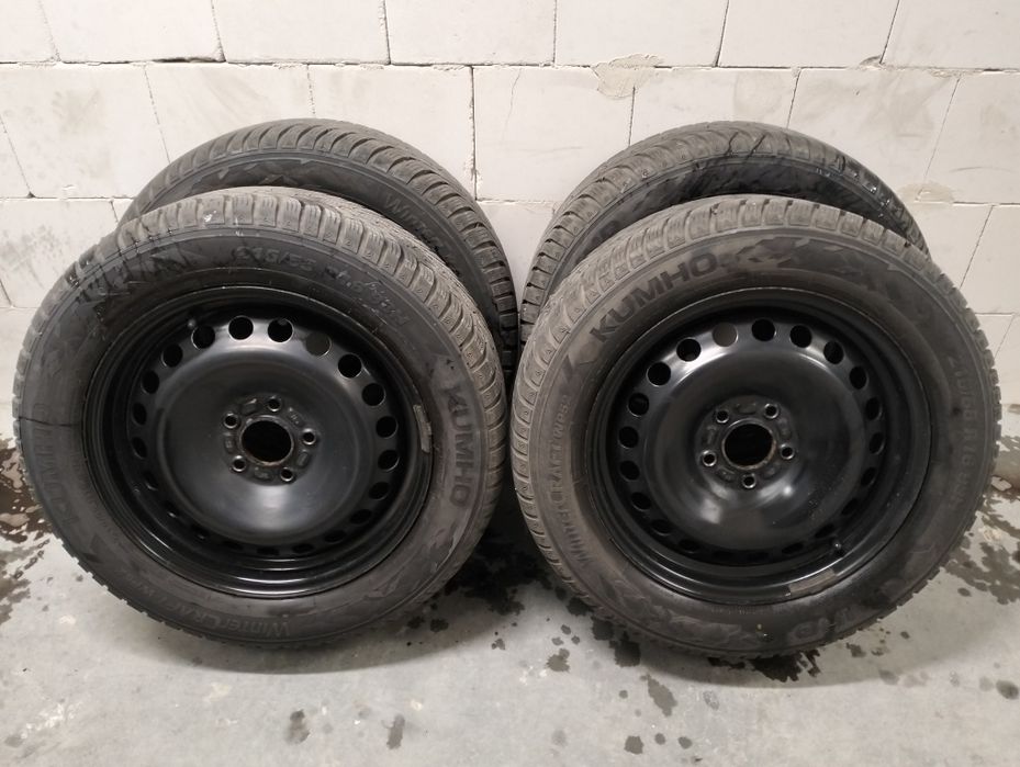 Felgi stalowe 16" Ford z oponami zimowymi Kumho 215/55 R16 rok 2024
