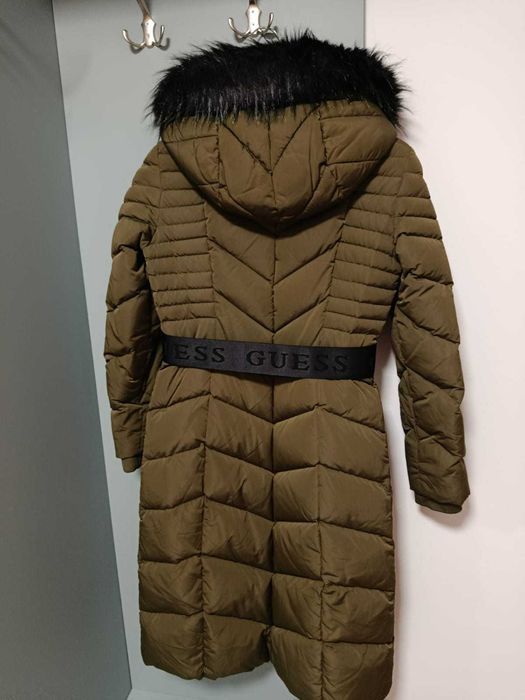 Zimowa kurtka damska Guess rozmiar M