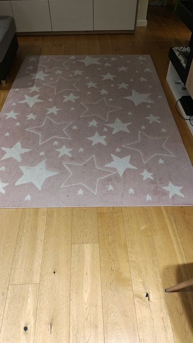 Dywan różowy gwiazdki