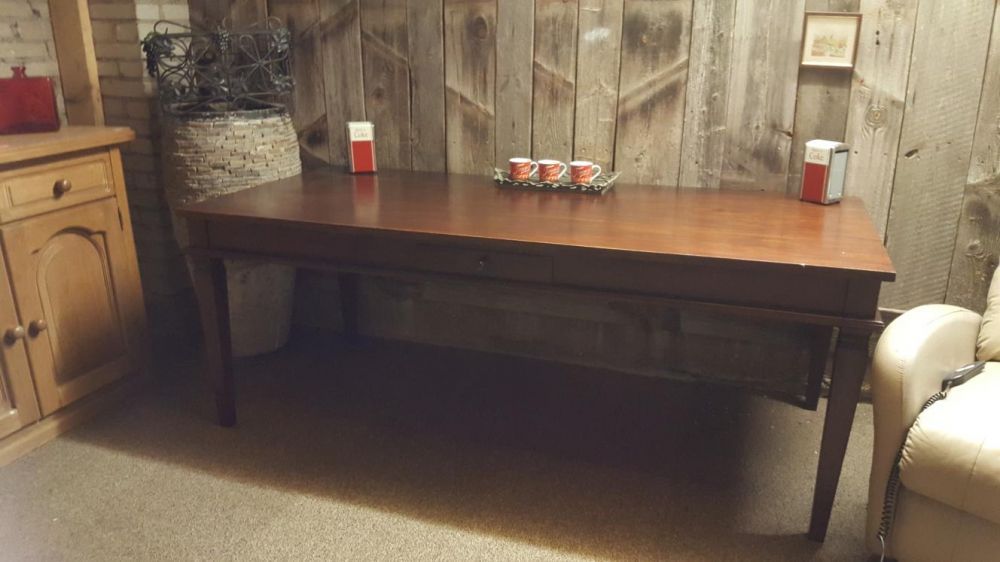 Stół z drzewa teakowego