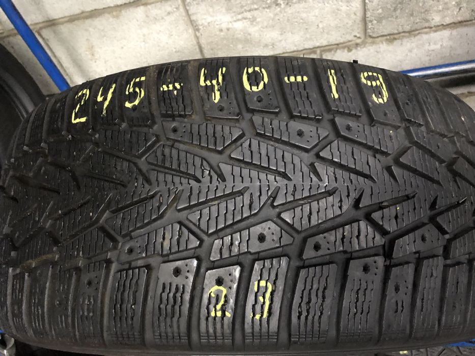 Зимові шини 245/40 R19 (98T) NOKIAN