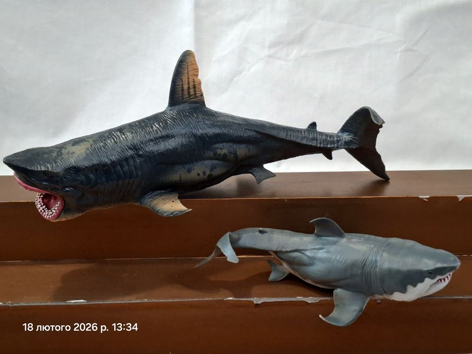 Фигурки белая акула 15 см и мегалодон 25 см shark megalodon