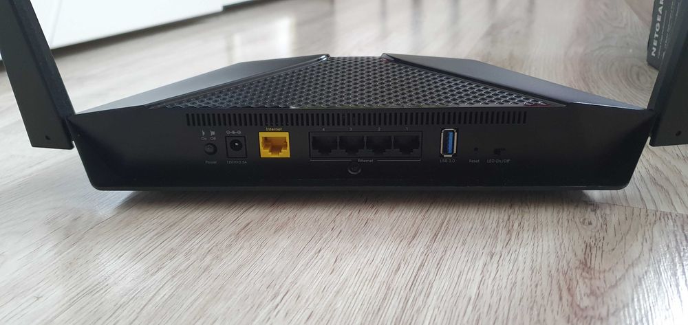 Router Netgear Nighthwak AX4 RAX40 ax3000 Wi-Fi 6