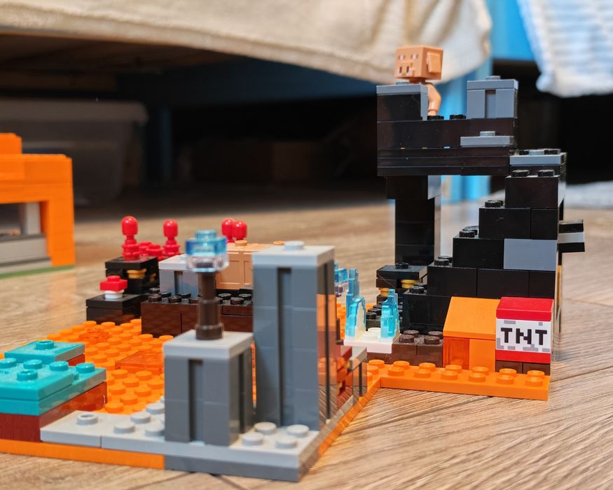 LEGO Minecraft Bastion w Netherze 21185