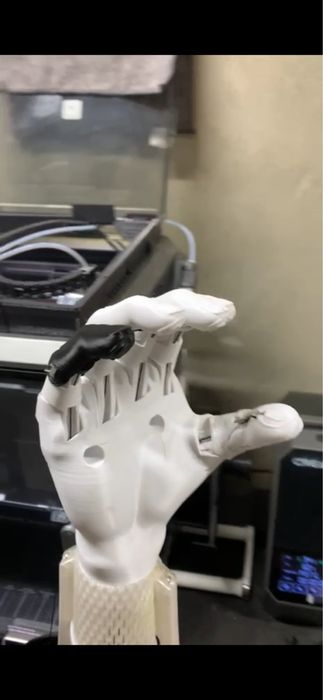 Протез із пластику. Протез руки. Протез ноги. Протезування. Легкий.