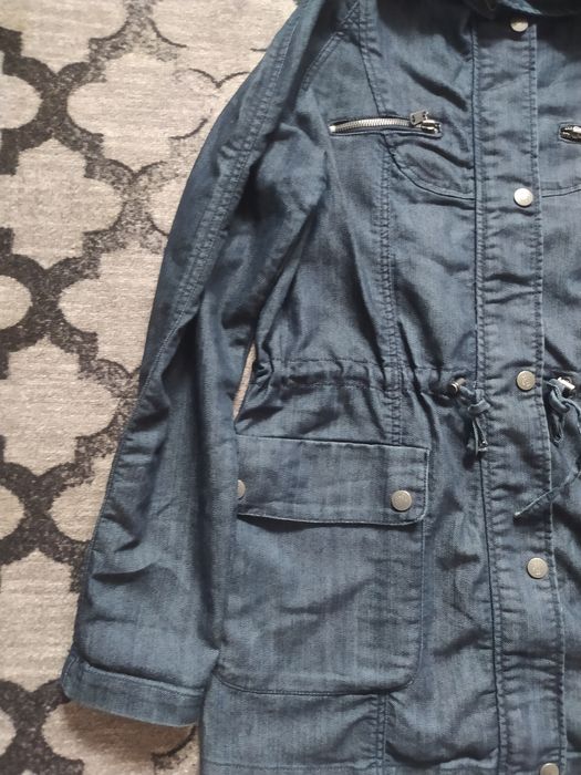 Kurtka wiosenna wiatrówka jeansowa parka Stradivarius