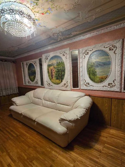 ТЕРМІНОВИЙ ПРОДАЖ двокімнатної квартири у центрі