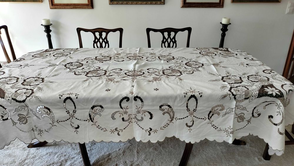 Toalha de linho com bordado da Madeira 230x140 cm- 12 guardanapos