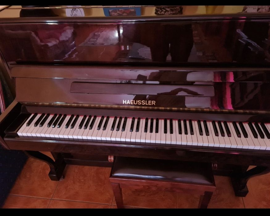 Piano Heaussler usado