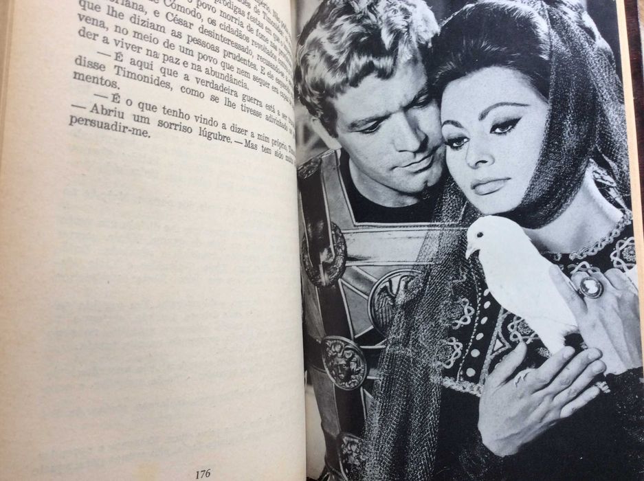 Tema: Cinema Uma edição da prestigiada Portugália editora A queda do Império romano Autor: Harry Whittington