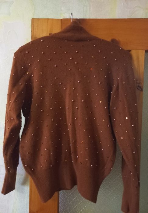 Свитер нарядный..