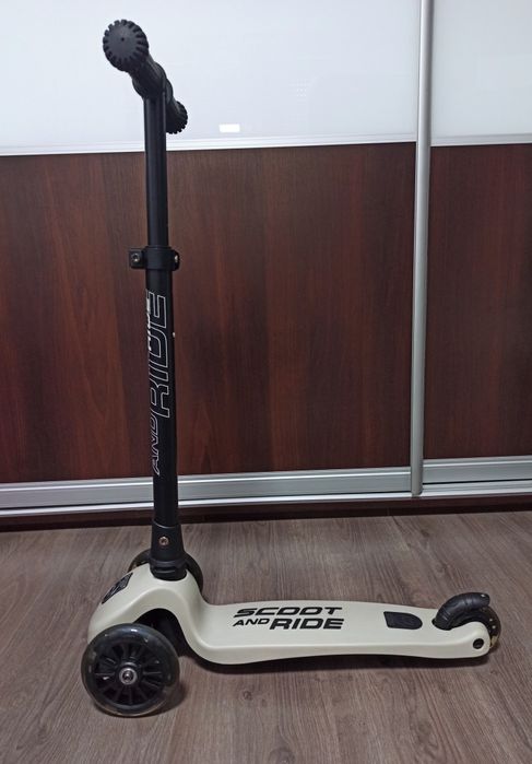 Hulajnoga Scoot and ride ASH led 3 kołowa