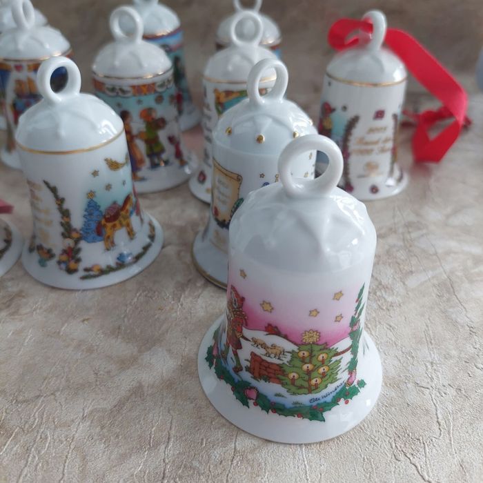 Porcelanowy dzwonek bożonarodzeniowy marki Hutschenreuther 2001