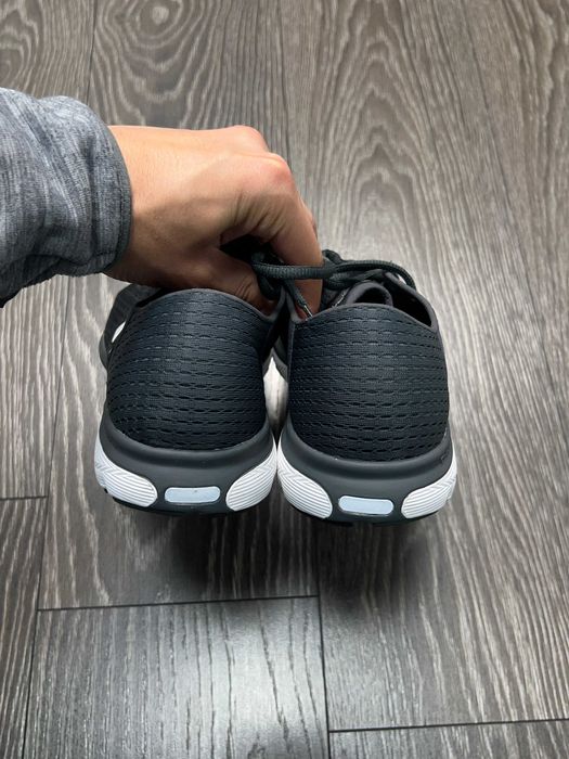 Under armour чоловічі кросівки бігові оригінал нові спортивні сірі 45