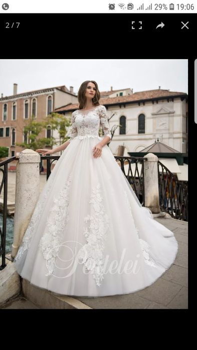 Весільна сукня білого кольору