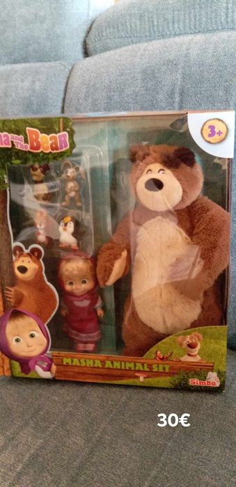 Masha e o urso, casas e peluches..