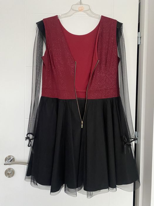 Sukienka brokatowa z tiulem 42 XL bordowa czarna