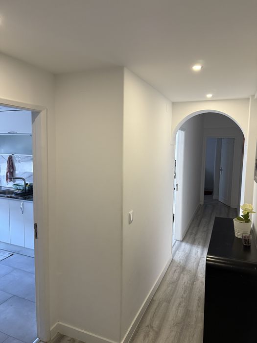 Quarto cama casal tv frigobar auto carro na porta na Amadora (São Brás)