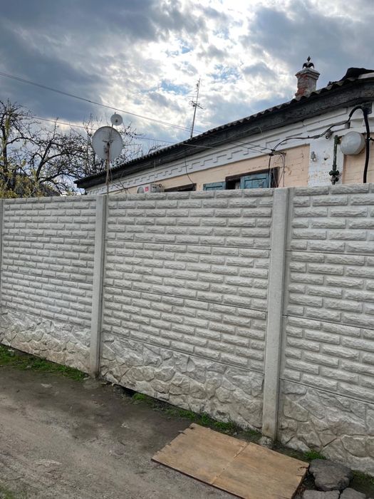 Продам 1/2 окремий двір , 25 школа !