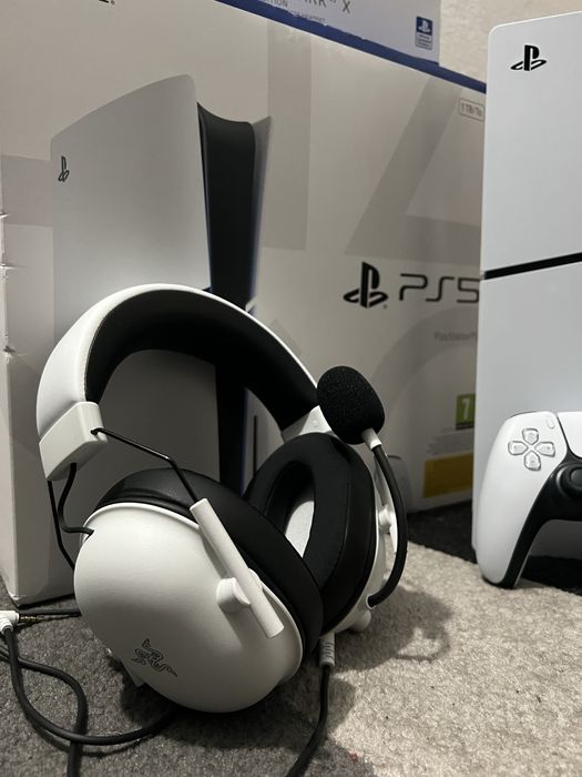 PS5 1TB + Razer BlackShark V2 X White Edition (Headphones)