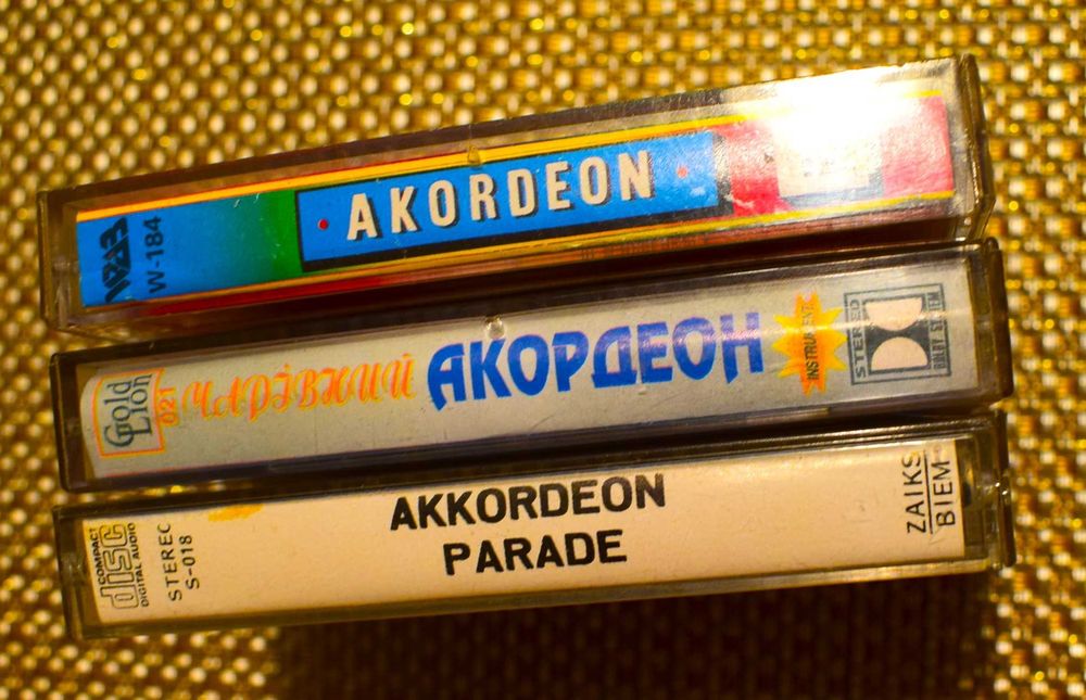 Muzyka na akordeon - trzy kasety w stanie bardzo dobrym