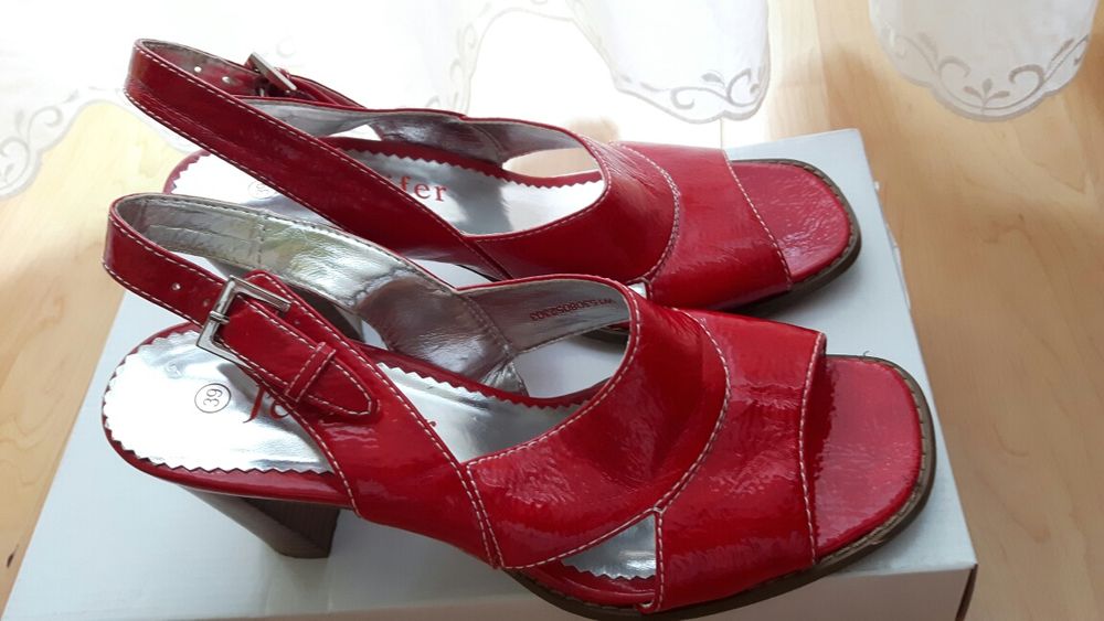 Buty damskie - sandały - wiatrówki - Nowe Roz. 39 - na obcasie - CCC