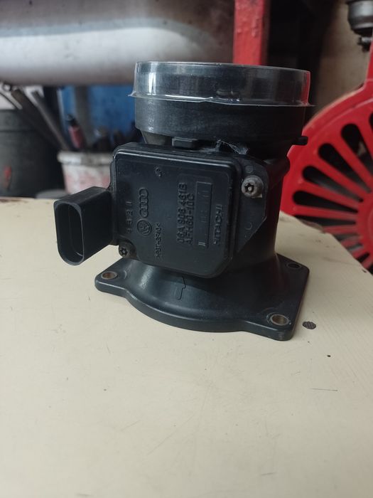 ДМРВ датчик массового расхода воздуха,ауди А4 1.6бензин+Шкода+WW.